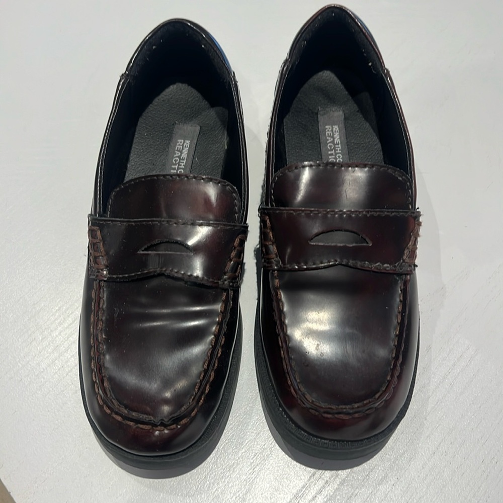 Boys size 5 Kenneth Cole Reaction Penny Loafer.